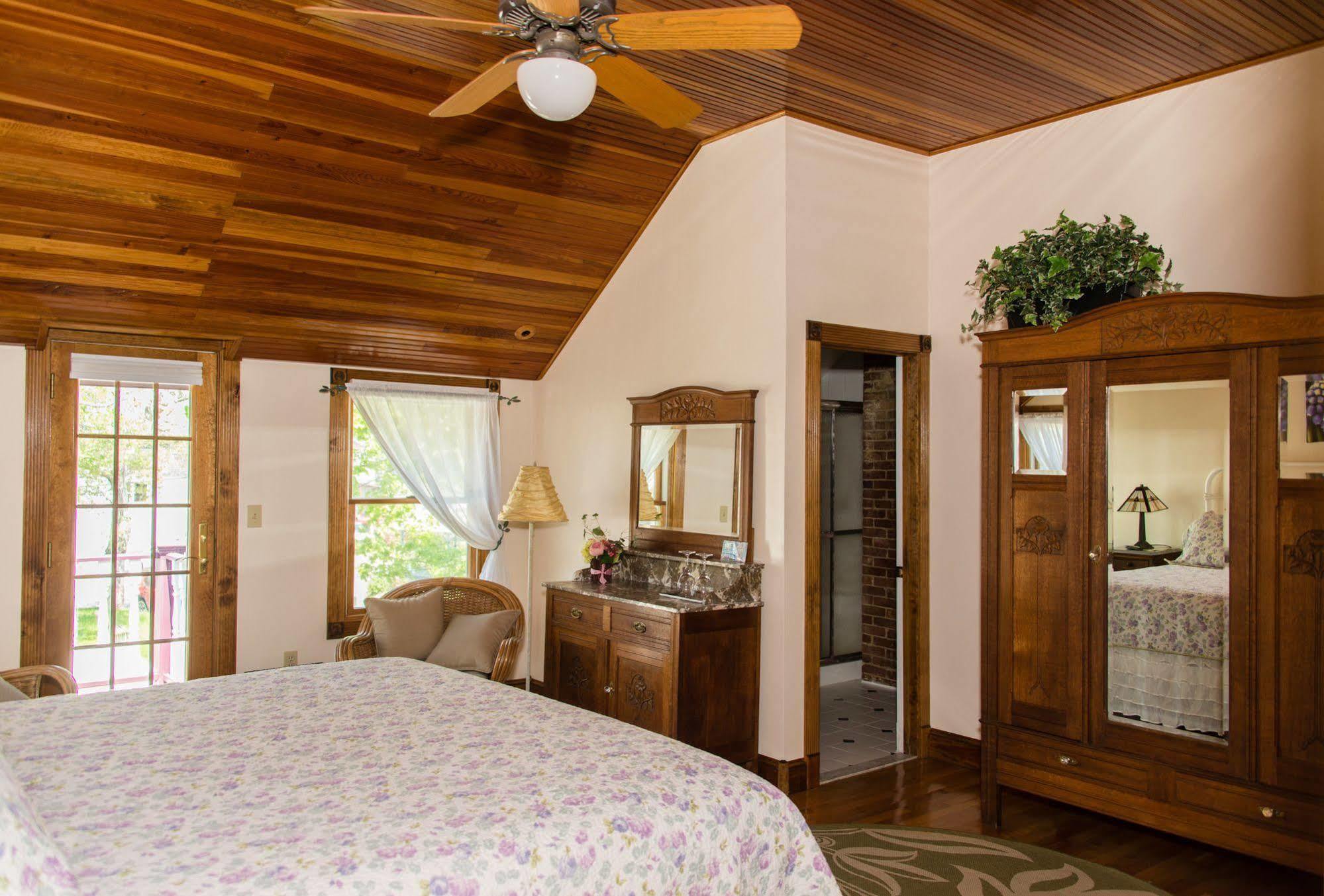 Narragansett House Bed & Breakfast Oak Bluffs Exterior foto